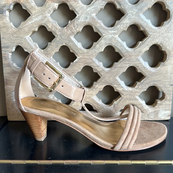 Donald J Pliner natural suede/patent sandal - Picture 2 of 8